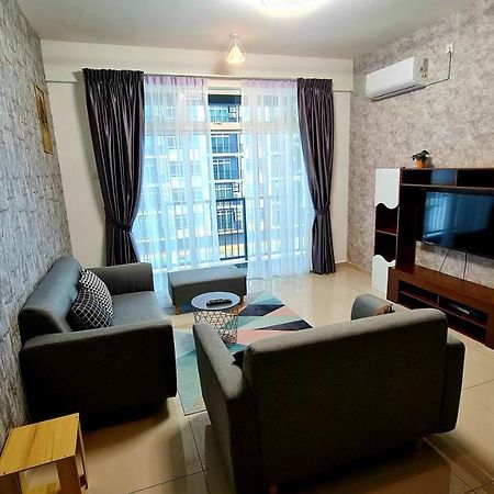 J&J Vacation Home@Novo8 Residence Kampong Tambak Exterior foto
