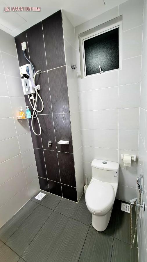 J&J Vacation Home@Novo8 Residence Kampong Tambak Exterior foto