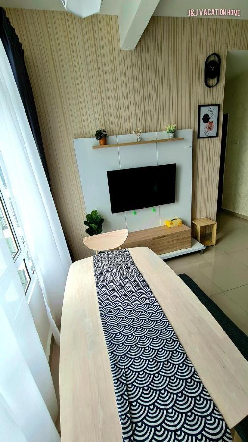 J&J Vacation Home@Novo8 Residence Kampong Tambak Exterior foto