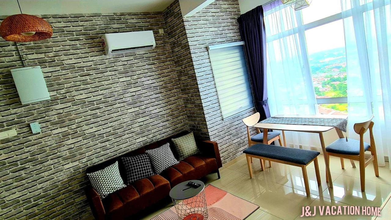 J&J Vacation Home@Novo8 Residence Kampong Tambak Exterior foto