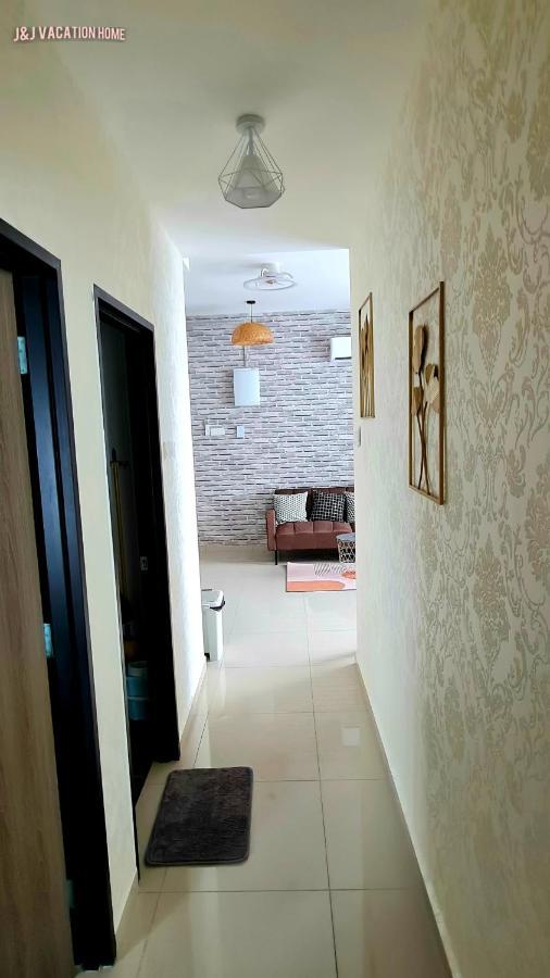 J&J Vacation Home@Novo8 Residence Kampong Tambak Exterior foto