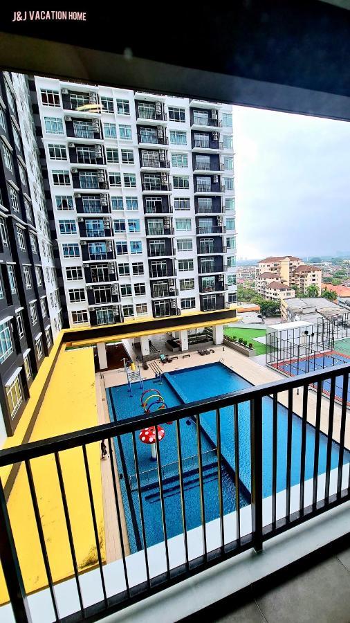 J&J Vacation Home@Novo8 Residence Kampong Tambak Exterior foto