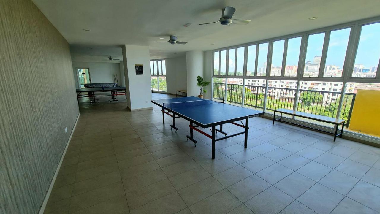 J&J Vacation Home@Novo8 Residence Kampong Tambak Exterior foto