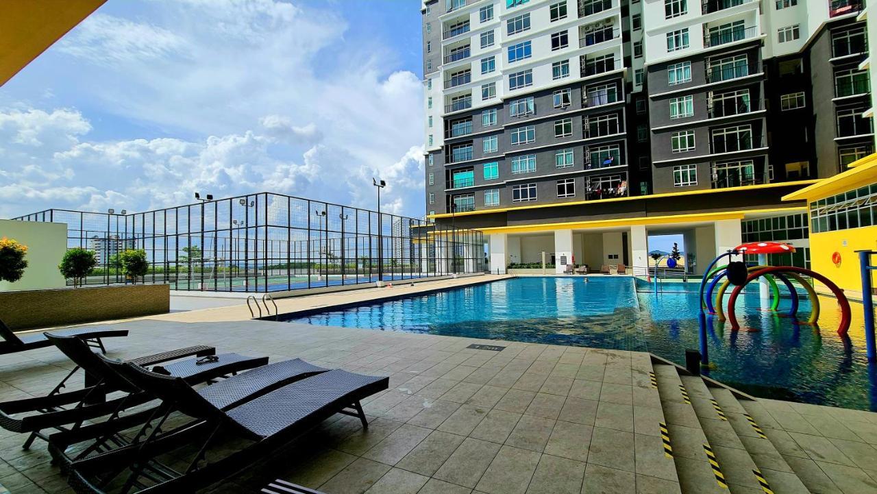 J&J Vacation Home@Novo8 Residence Kampong Tambak Exterior foto